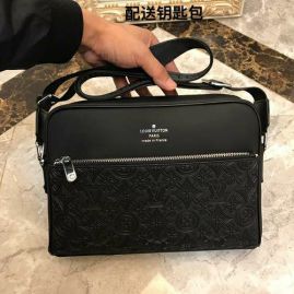 Picture of LV Mens Bags _SKUfw97613744fw